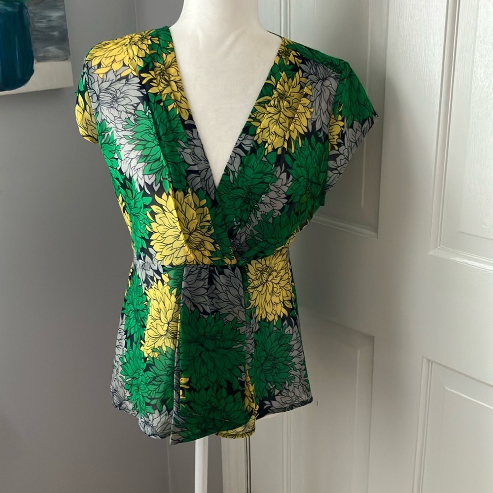 Y2K floral pop art wrap peplum Banana Republic top blouse EUC M